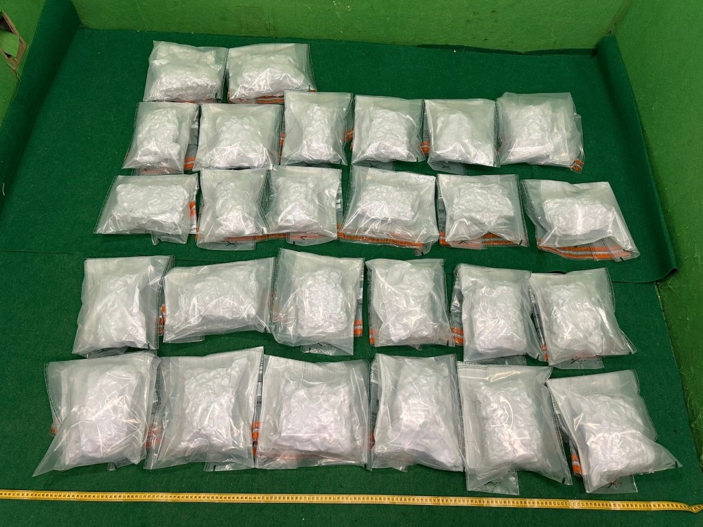 海關發現約8公斤懷疑大麻花，估計市值約170萬元。政府新聞處圖片