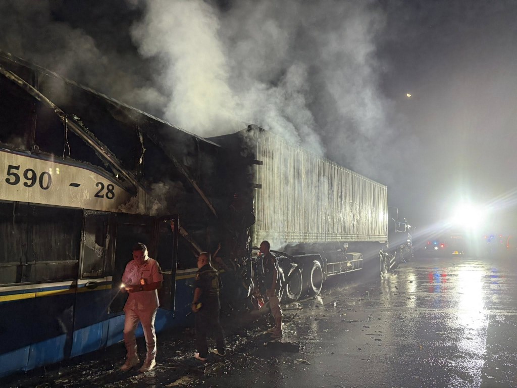 消防射水救火。@PPTVHD36/X