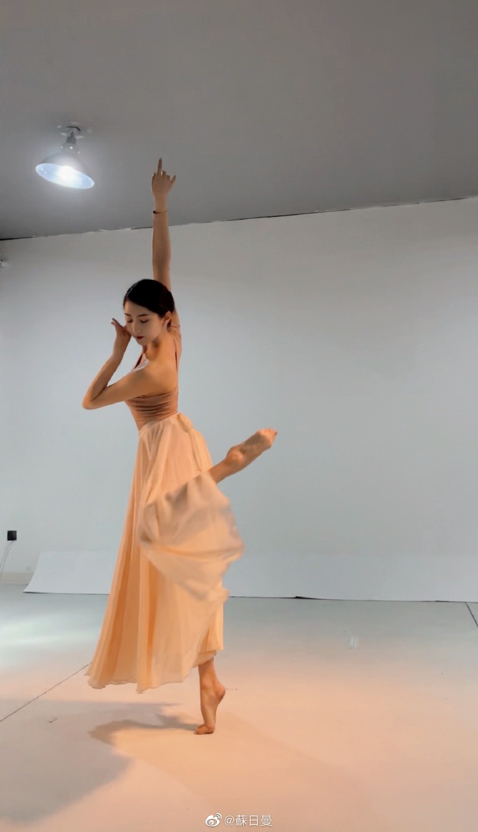 蘇日曼是一位專業舞者。微博圖片