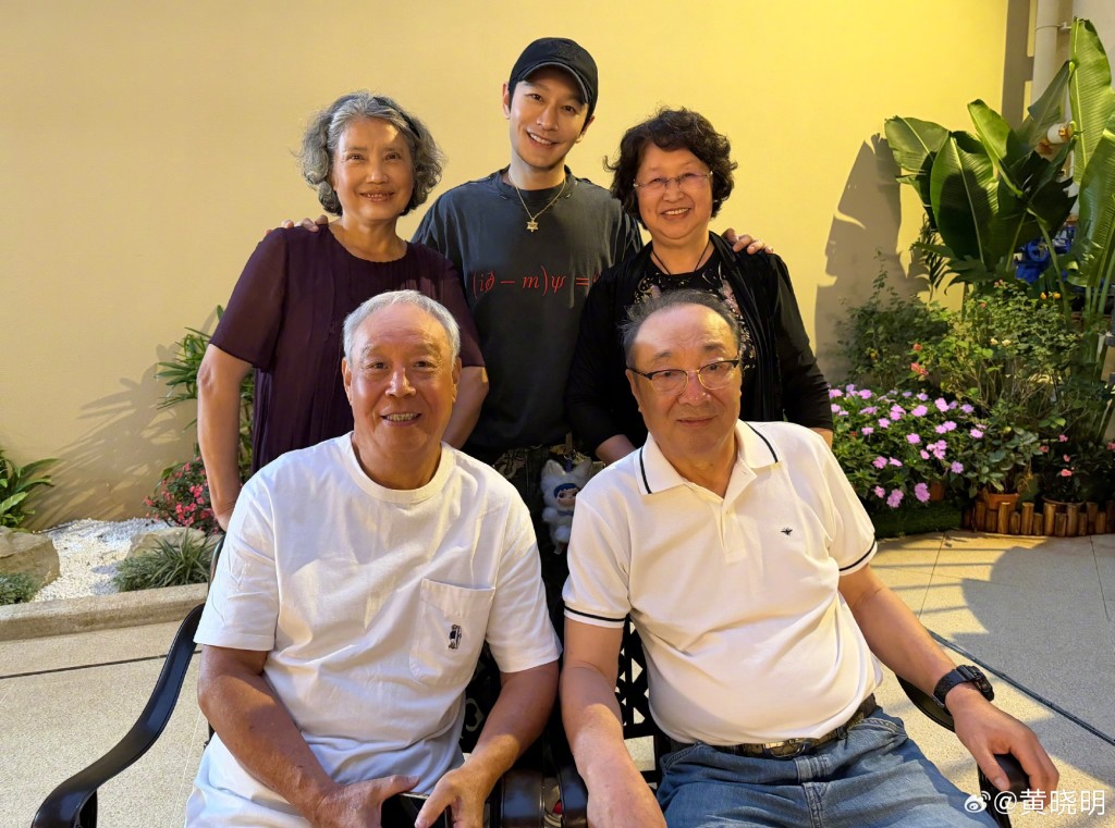 黃曉明曾分享與家人過農曆新年。