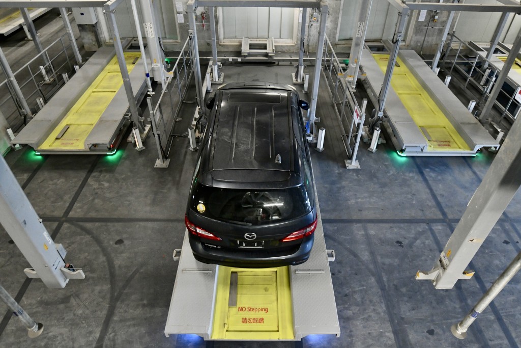 轉機停車場設1,800個泊位。