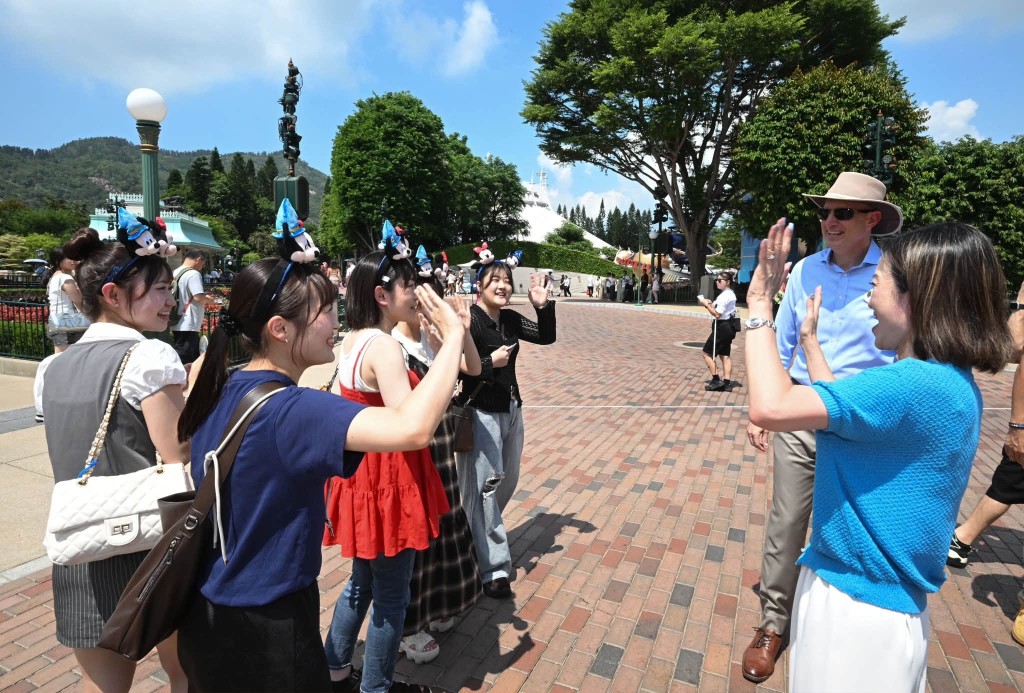 專員希望每一位前來香港的旅客都能玩得盡興。文體旅局fb 專員希望每一位前來香港的旅客都能玩得盡興。文體旅局fb