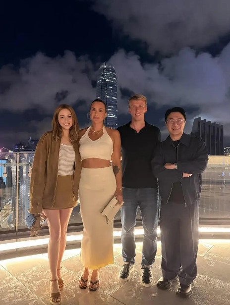 據指頂級素食酒吧餐廳由徐子淇與老公李家誠投資。