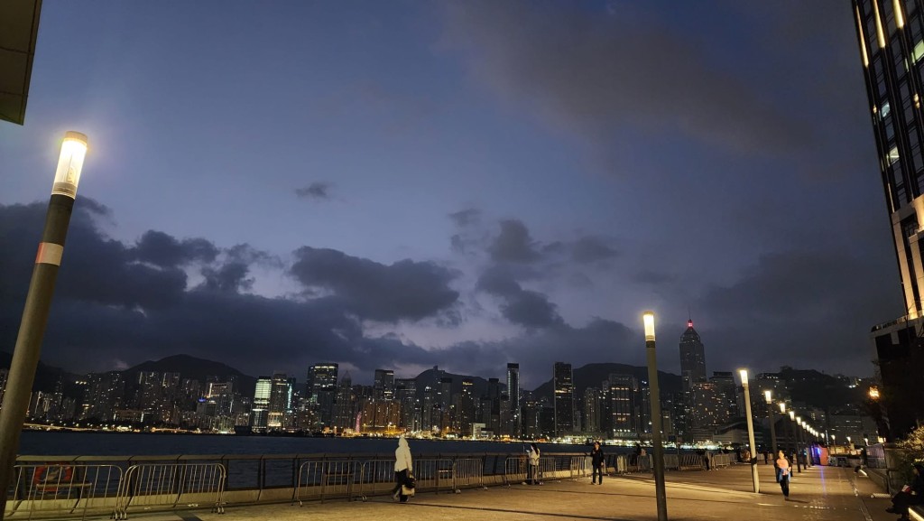 本港地區今日大致多雲,日間部分時間有陽光及乾燥,最高氣溫約22度。黎志偉攝 本港地區今日大致多雲,日間部分時間有陽光及乾燥,最高氣溫約22度。黎志偉攝