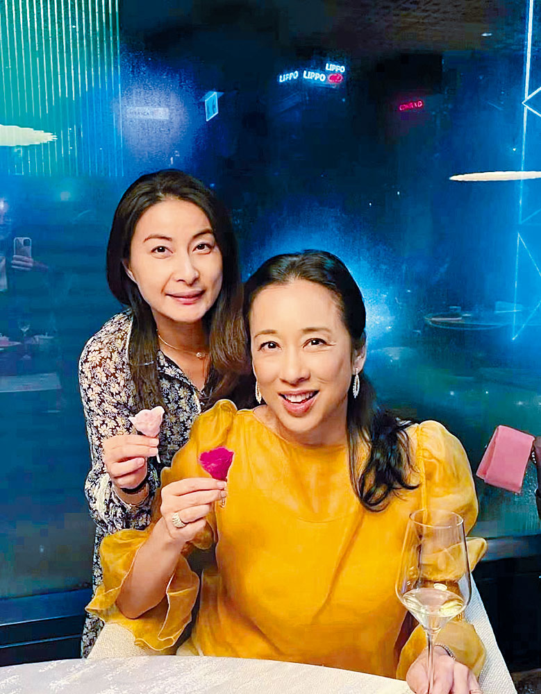 長媳郭晶晶與奶奶朱玲玲情同母女。