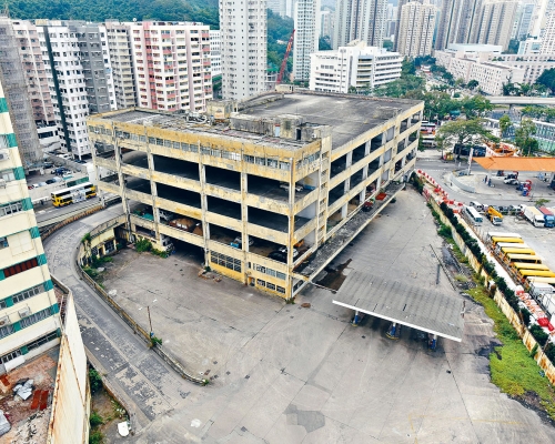柴灣道前為中華巴士車廠地皮與政府達成換地協議,補價超過45.4億,料興建800伙。
