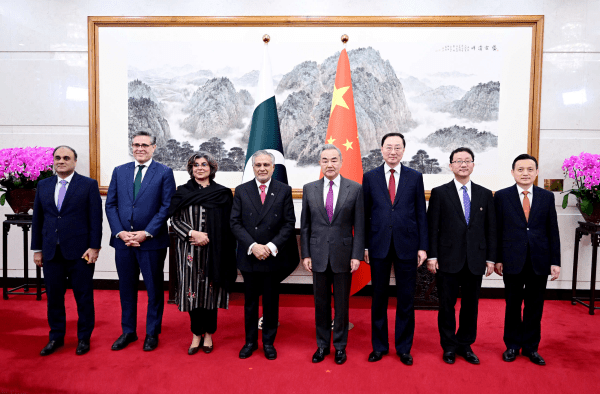 外長王毅與巴基斯坦副總理兼外長達爾舉行第七次中巴外長戰略對話。外交部圖片