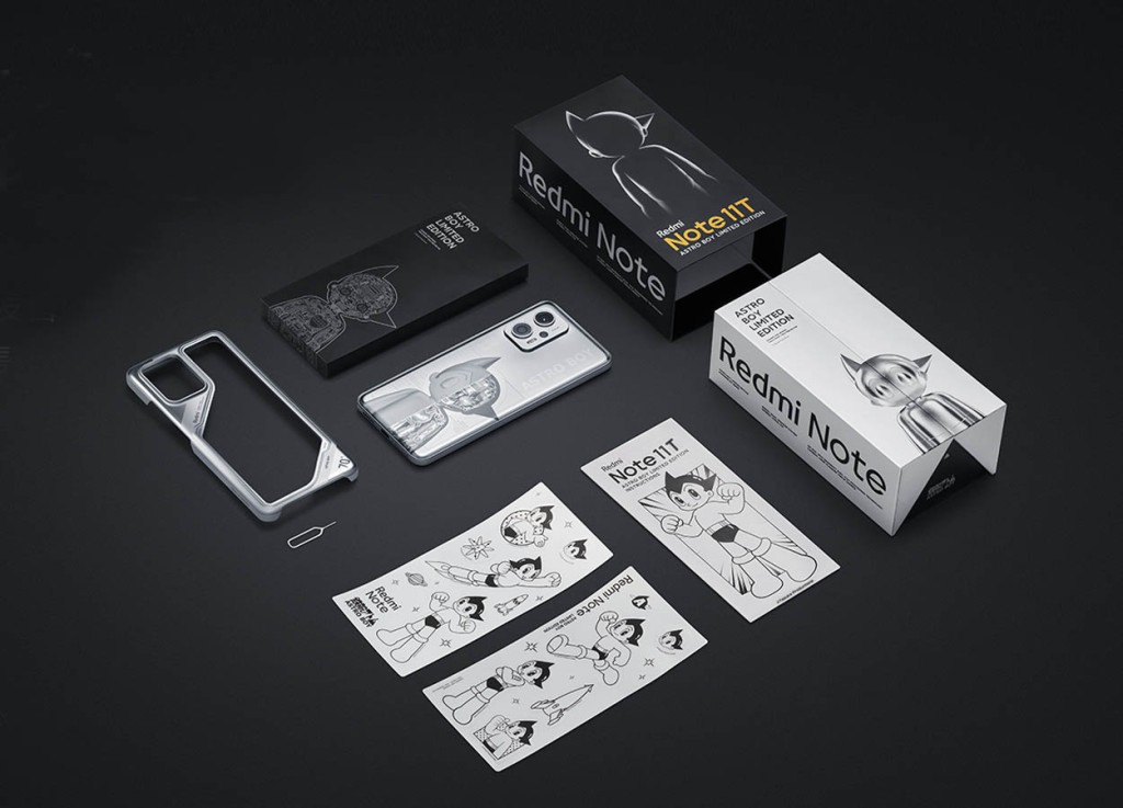 與小飛俠聯乘的Redmi Note 11T潮流限定版，包裝設計頗有模型玩具風格。