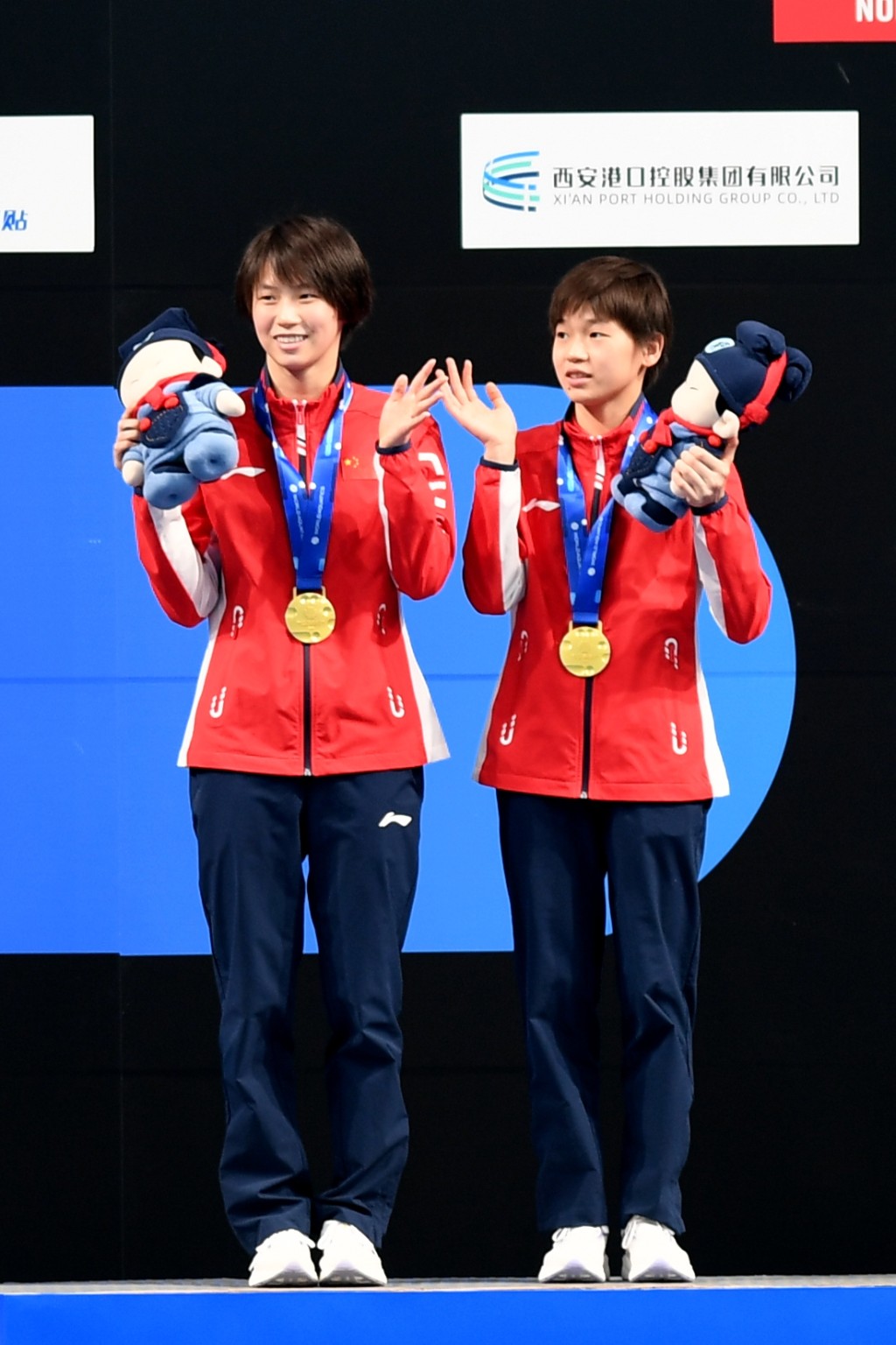 全红婵（右）、陈芋汐每一轮动作都有高水平的发挥，最终以373.20分获得冠军。中新社