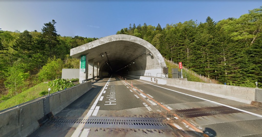 現場為鵡川町的長和隧道（長和トンネル）。Google Map