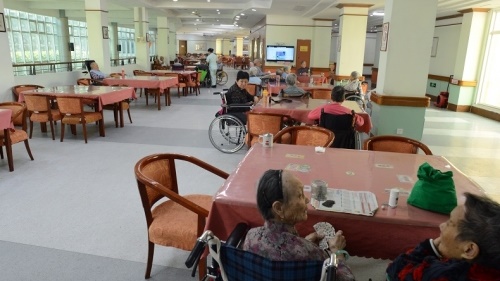 至今389間院舍不符最低人均樓面面積標準 將逐步減少宿位 2間計劃未來結業