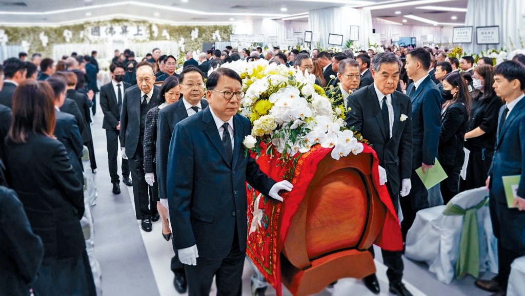 恒基兆業地產集團創辦人李兆基出殯,由10名政商界名人負責扶靈。