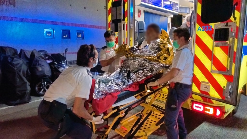 男子仍有意識，送院治理。黃文威攝