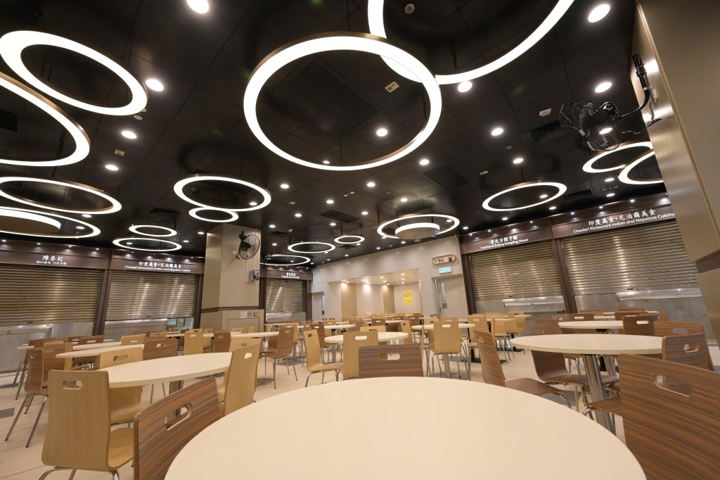 皇后街熟食市場仍為街市現代化計劃首個項目,工程早於2024年完成。 皇后街熟食市場仍為街市現代化計劃首個項目,工程早於2024年完成。