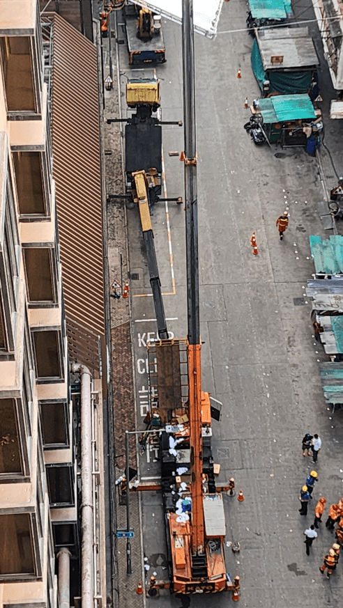九龍城富豪東方酒店外驚爆工作台塌下意外。