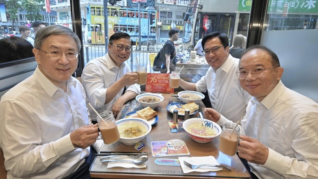 司局長茶餐廳齊嘆國慶優惠七折沙嗲牛、火腿通 卓永興籲市民把握良機享受優惠︱Kelly Online