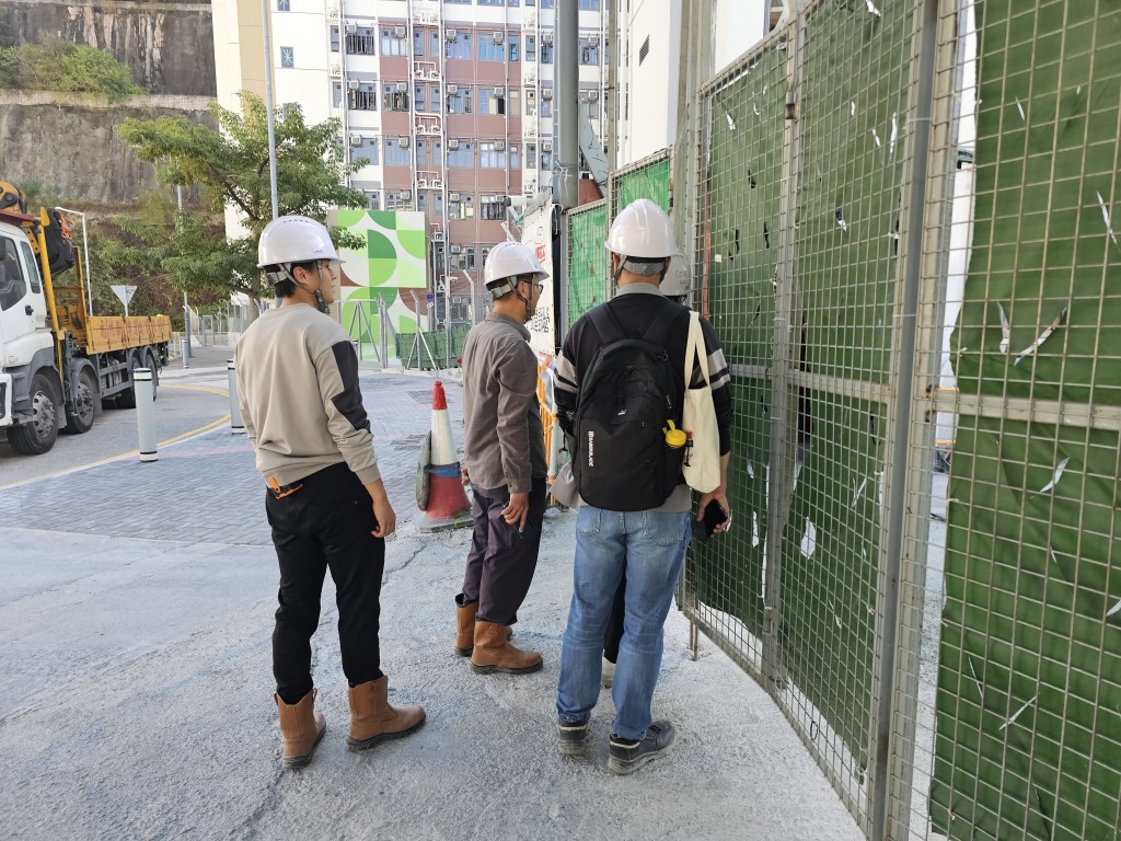 现场为彩兴路21至23号一个建筑地盘。