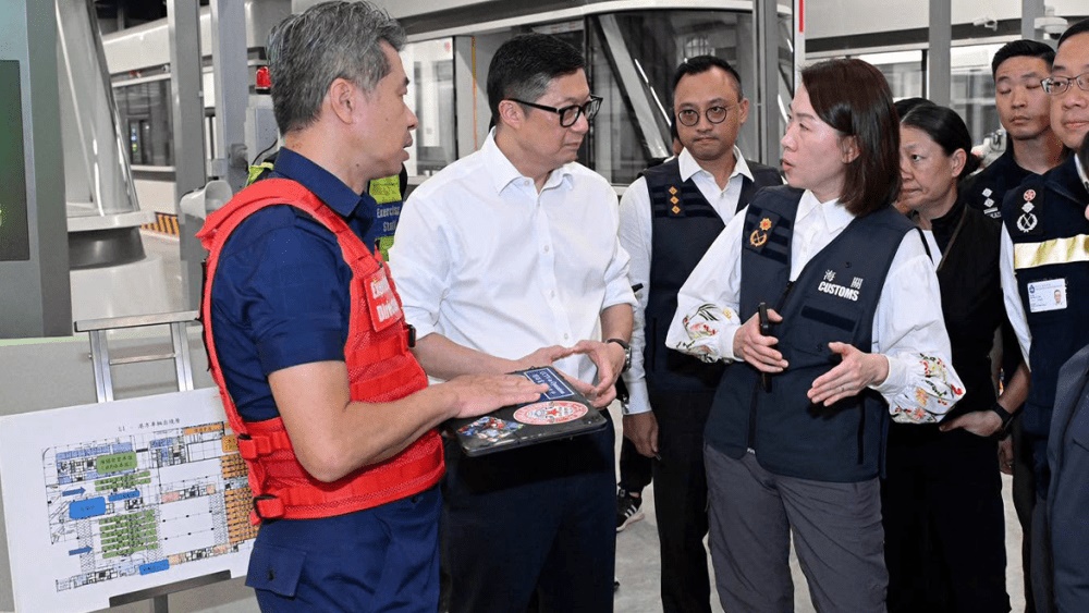 新皇崗口岸︱港方口岸區兩次測試完成 鄧炳強指整體暢順 主要需改善指示牌、防止交匯處擠塞