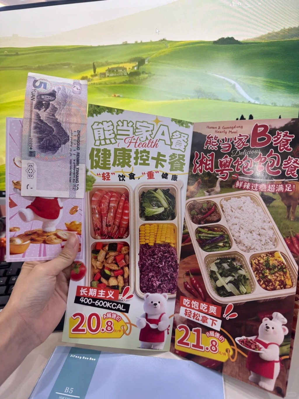 深圳食店传单内夹¥5现金，商家称回馈打工仔获网民赞“不搞虚招”。小红书