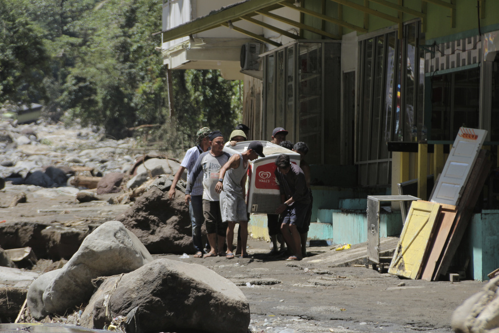 印尼西蘇門答臘省暴雨成災，至少37死10多人失縱。美聯社