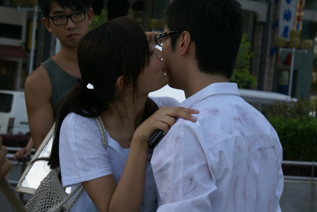马浚伟曾拍摄TVB剧集《诱情转驳》于澳门取外景，当时陈法拉感激马浚伟帮她逃生向他献吻。