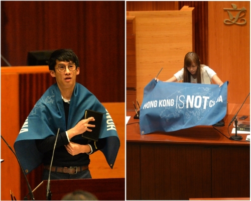 游蕙禎及梁頌恆當日宣誓時,展示「HONG KONG IS NOT CHINA」(香港不是中國)標語。資料圖片