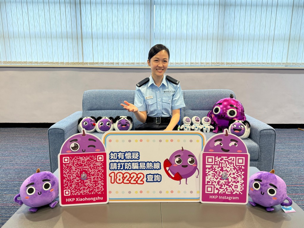 警員呂玲敏與提子提醒市民,記得要留意警隊的防騙資訊,善用「防騙視伏App」及「防騙易18222」熱線,更要將防騙訊息告訴身邊人。 警員呂玲敏與提子提醒市民,記得要留意警隊的防騙資訊,善用「防騙視伏App」及「防騙易18222」熱線,更要將防騙訊息告訴身邊人。