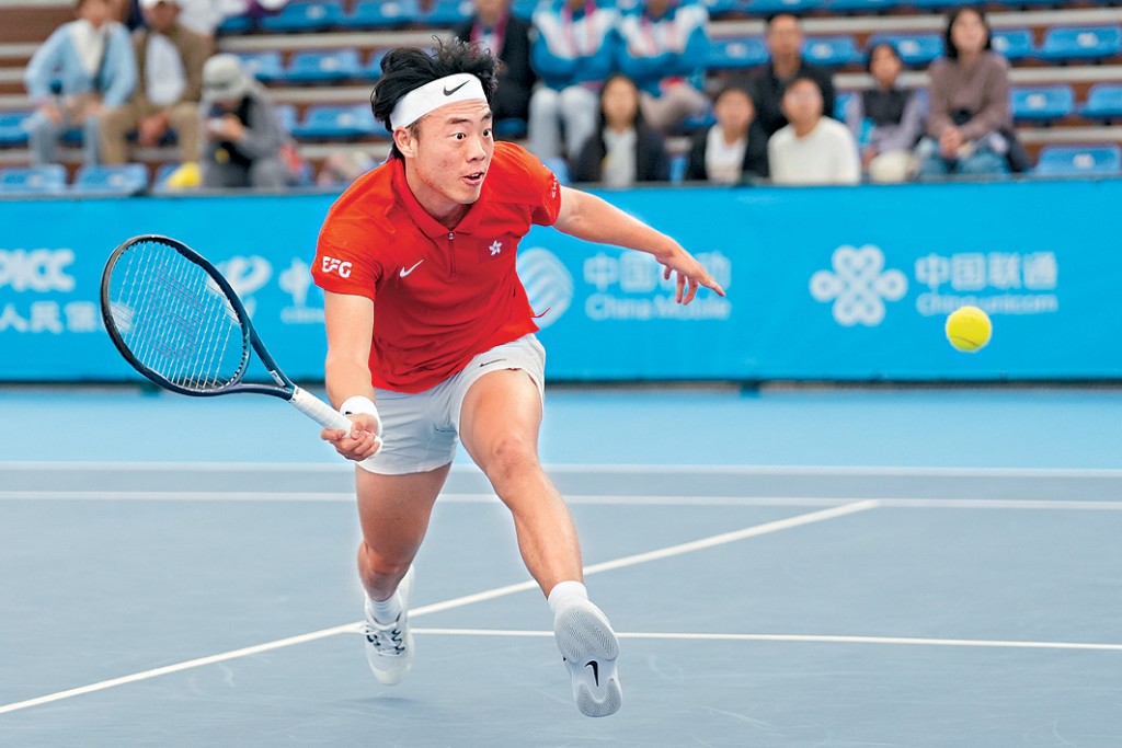 黃澤林在網球男子單打8強賽擊敗北京代表崔杰，提早鎖定獎牌。