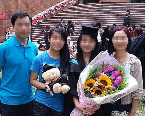 涉事家庭相處融洽，不時會一家人去旅行。