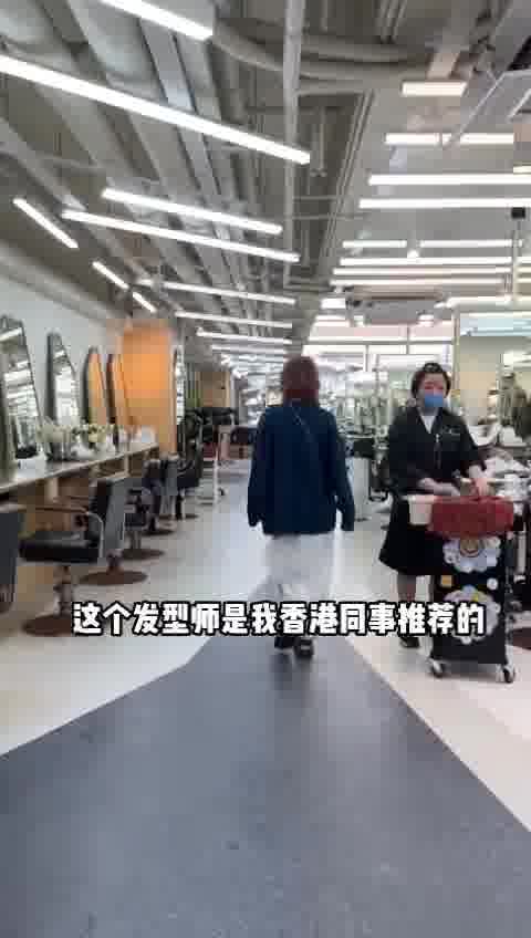 內地女光顧的這位髮型師是她的香港同事介紹。 