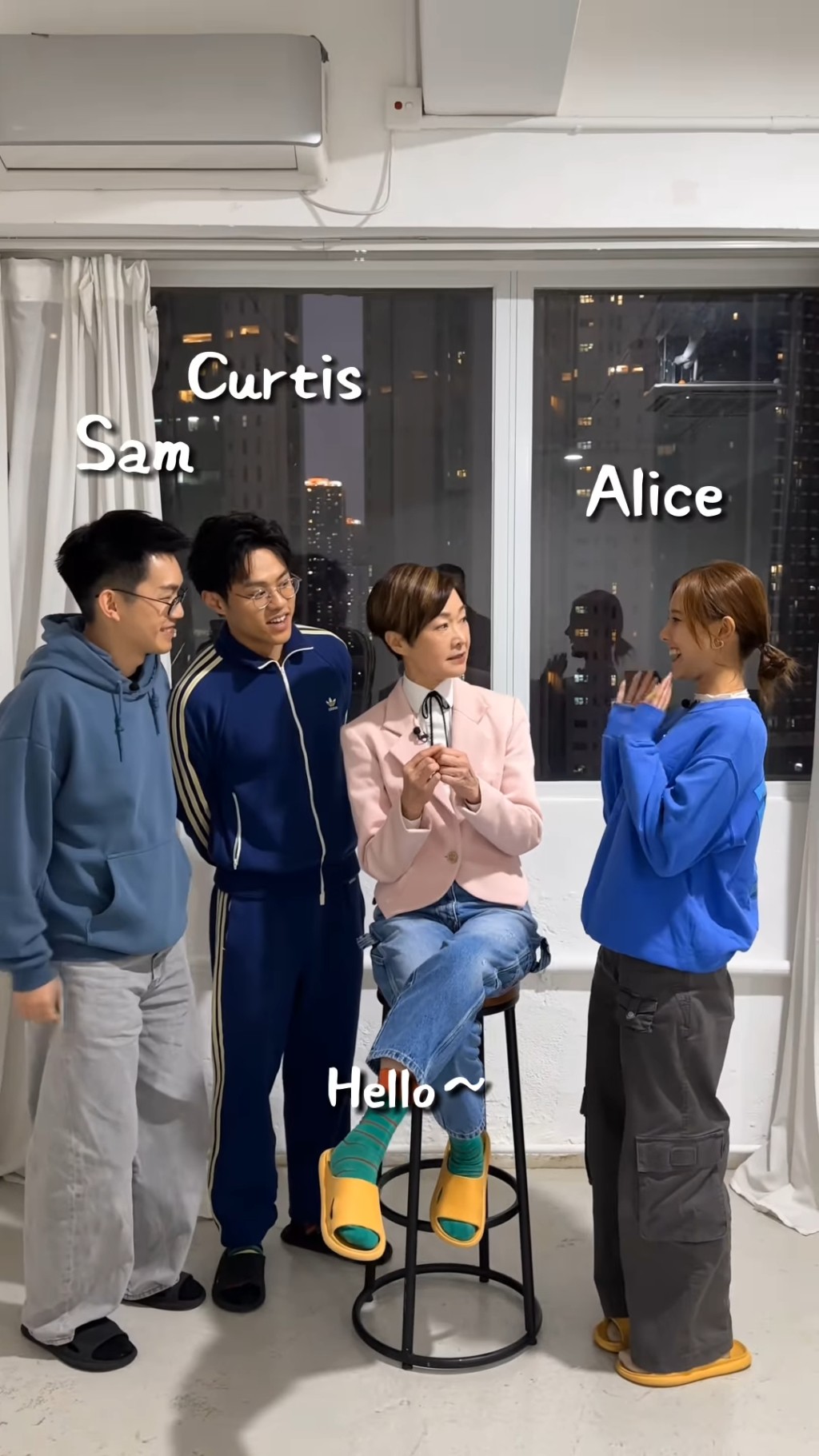 譚玉瑛與許寶恆（Alice）、Sam及Curtis等人一同主持ViuTV節目《佛系迎新小隊》。