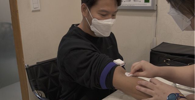 金鐘國接受檢查。