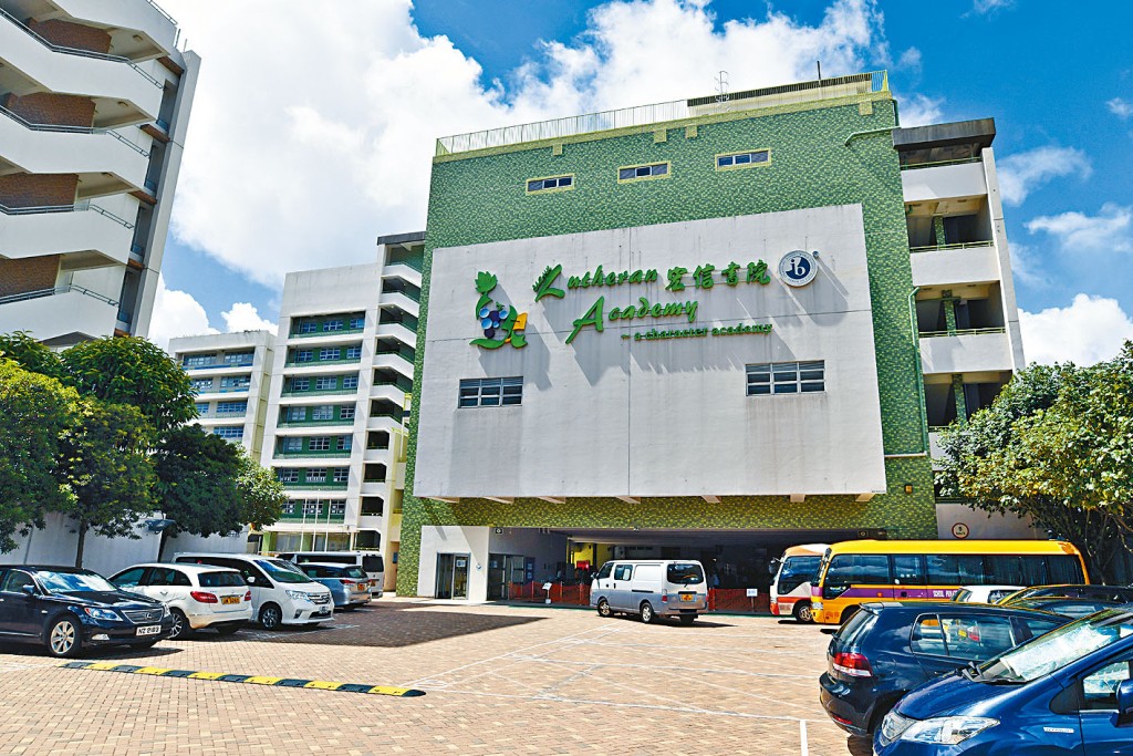 被告是宏信書院前設計科教師。