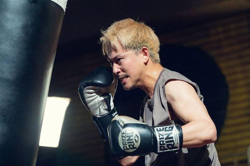 佐野岳右膝半月板破裂、韌帶斷裂，至少需8至9個月才能完全康復。