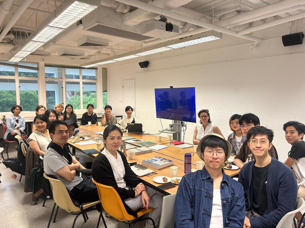 她指與學生的討論話題既廣泛又愉快,結果大家都希望邊吃午餐邊繼續談。何永賢FB圖片 她指與學生的討論話題既廣泛又愉快,結果大家都希望邊吃午餐邊繼續談。何永賢FB圖片
