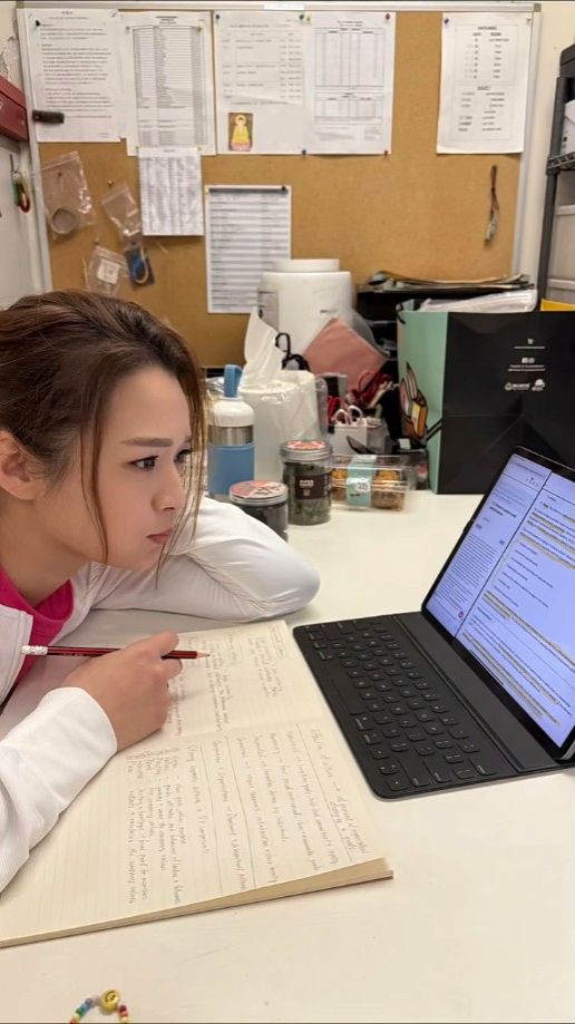 呂慧儀開工期間,要兼顧學業。 呂慧儀開工期間,要兼顧學業。