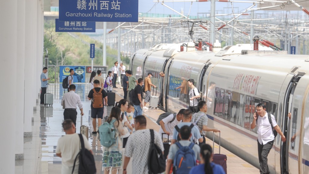 中國鐵路國慶黃金周運輸9月27日啟動，圖為江西贛州西站。 中新社