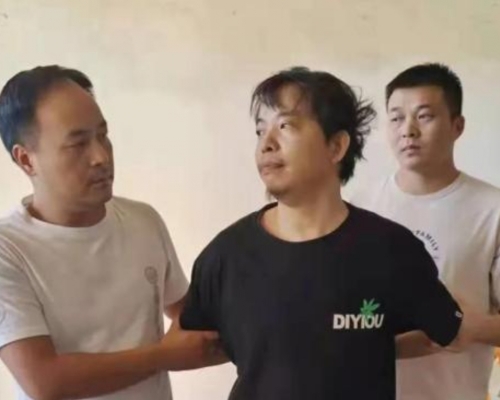 安徽公安拘捕盜墓通緝犯曹鍾華。 (網上圖片)