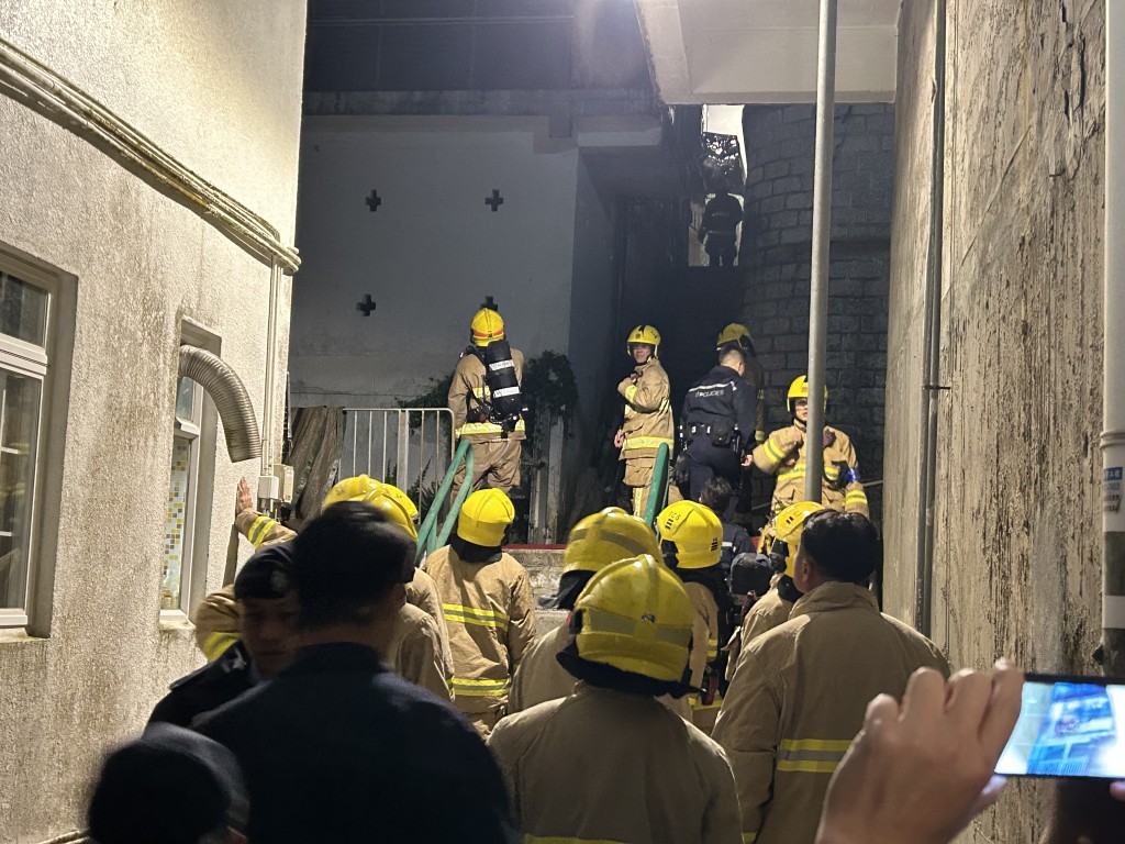 消防拖喉灌救。