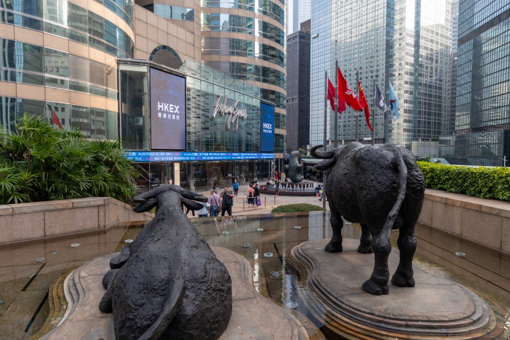 談及港股時,麥萃才提醒,香港股市八成以上是內地股票,減息對市場支撐有限。 談及港股時,麥萃才提醒,香港股市八成以上是內地股票,減息對市場支撐有限。