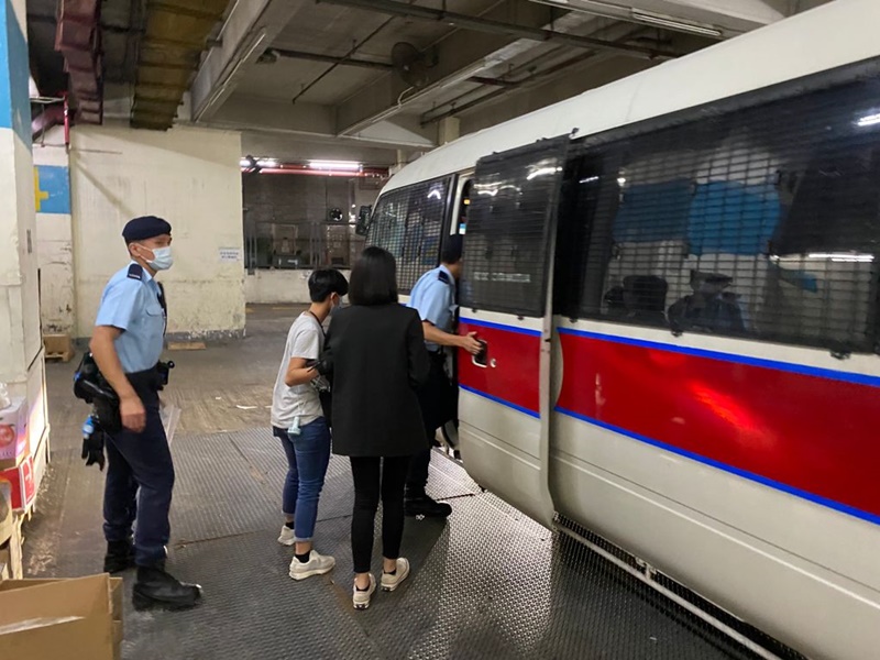 所有被捕男女正被扣留調查。圖:警方提供