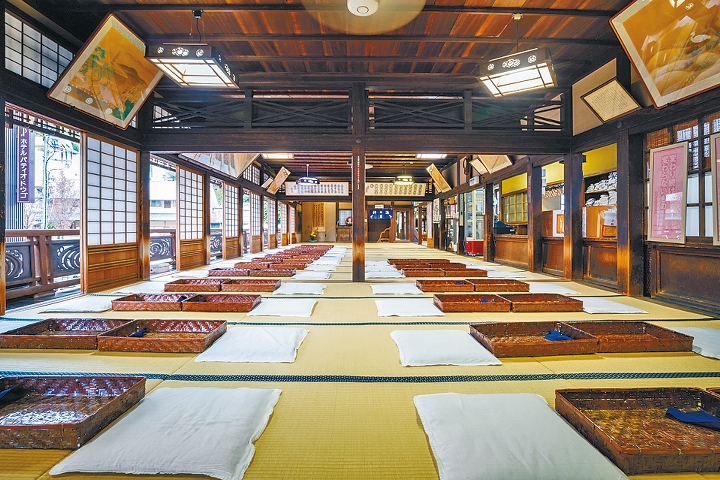 本館二樓設有供客人休息的大廳。