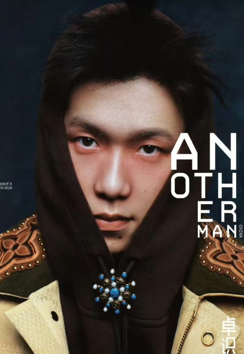 王楚钦登上时尚杂志《Another Man》9月号封面。