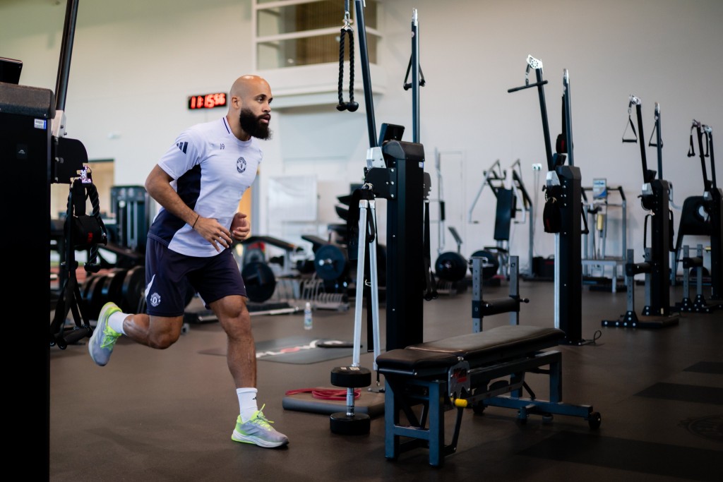 曼聯近日在社交媒體上載麥比奧莫的照片,預視他有機會上陣。曼聯官方圖片 曼聯近日在社交媒體上載麥比奧莫的照片,預視他有機會上陣。曼聯官方圖片