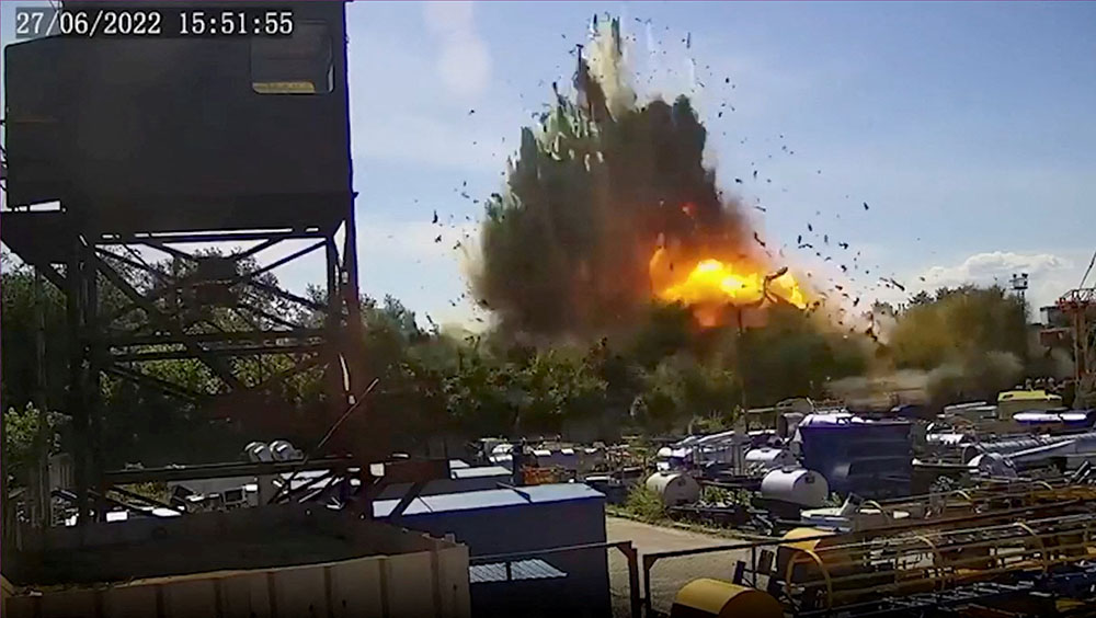俄軍飛彈命中商場影片曝光。