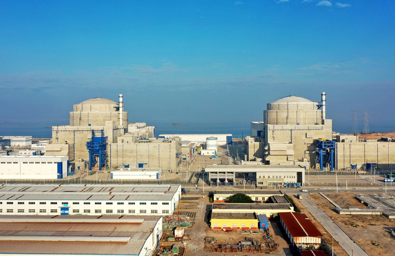 「華龍一號」號稱世界最高安全技術，圖為示範工程的福清核電5號機組（左）和6號機組。 新華社