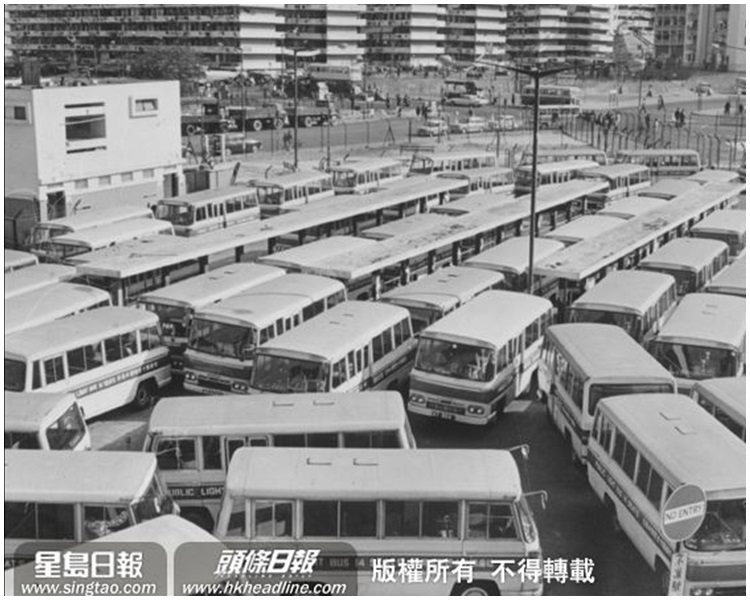 1974年停泊在柴灣小巴站的車輛。資料圖片