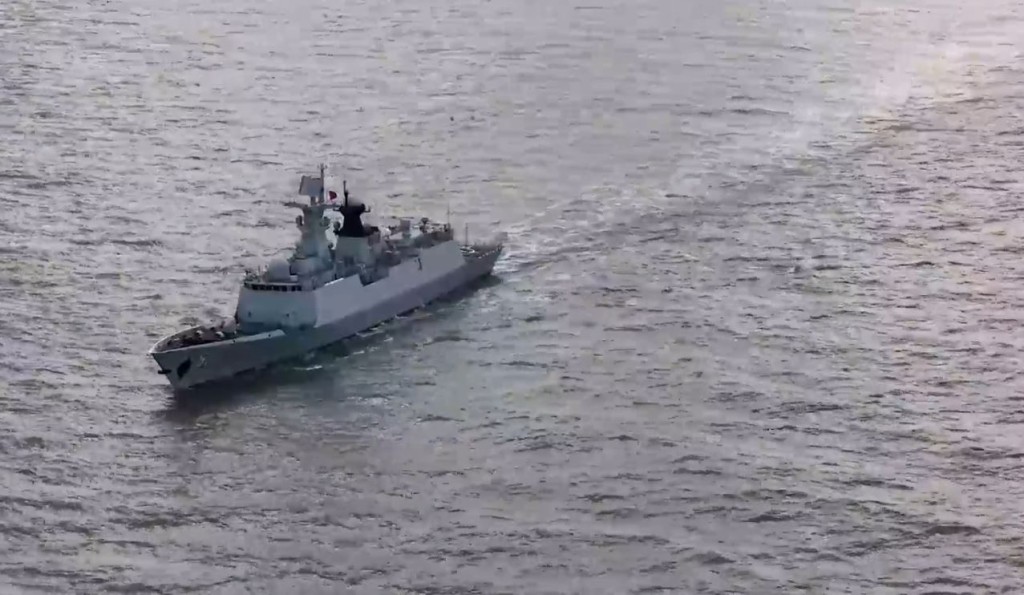 解放軍突然舉行圍台軍演，有專家分析指是回應美國對台售武。