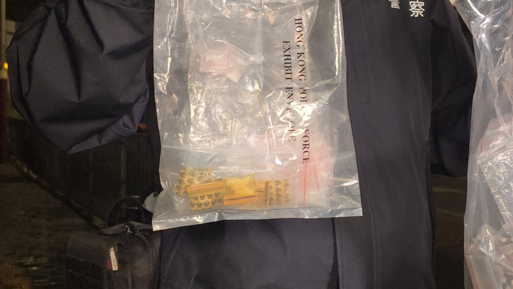 警方檢獲包括依托咪酯（俗稱「太空油」）及冰毒，毒品的種類及市值仍有待點算。黎志偉攝