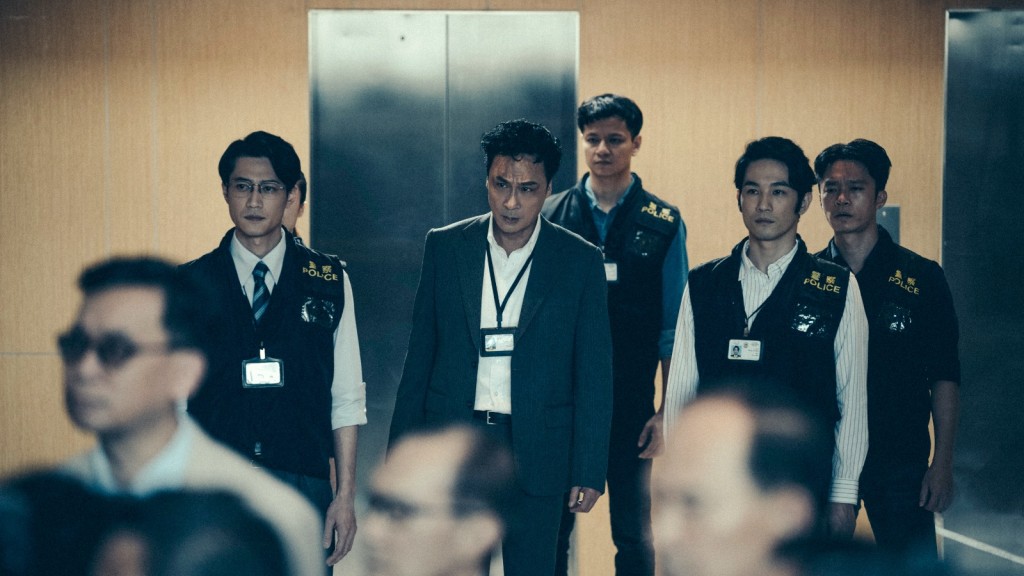 吳鎮宇為查案抽絲剝繭。 吳鎮宇為查案抽絲剝繭。